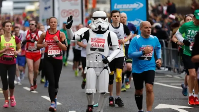 Кто бежал Лондонский марафон