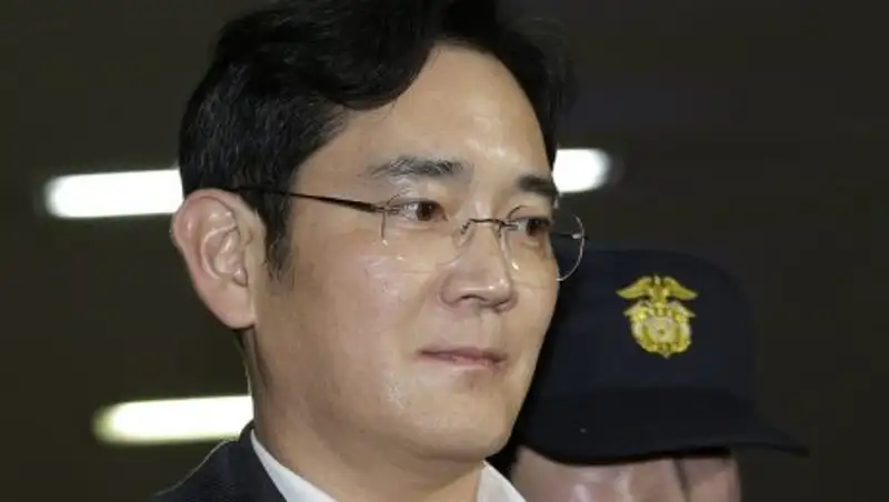 Глава Samsung отвергает обвинения по делу о взяточничестве