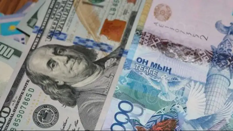 Тенге продолжает слабеть