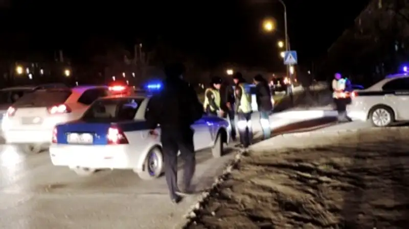  На дороге в Актау в новогоднюю ночь автомобиль сбил девушку