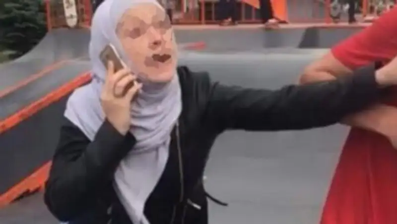 Драку за спортплощадку в Рудном сняли на видео