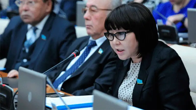 «Ак жол» поддерживает предпринимателей, пострадавших в результате пожара на рынке «Адем»