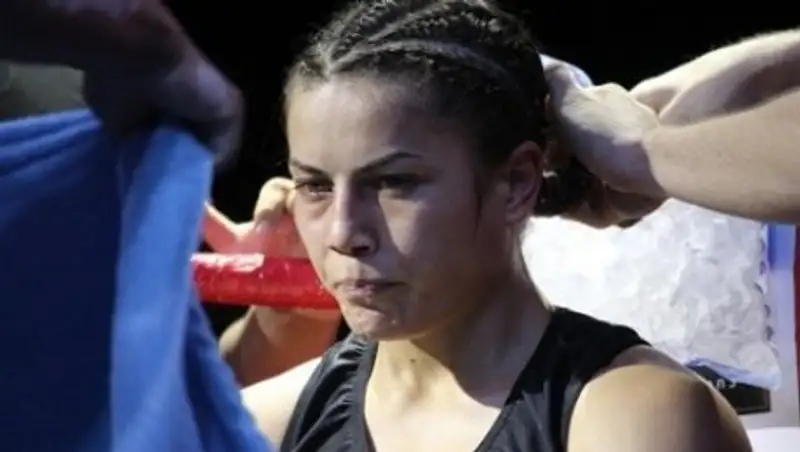 Шарипова провела дуэль взглядов с чемпионкой WBC