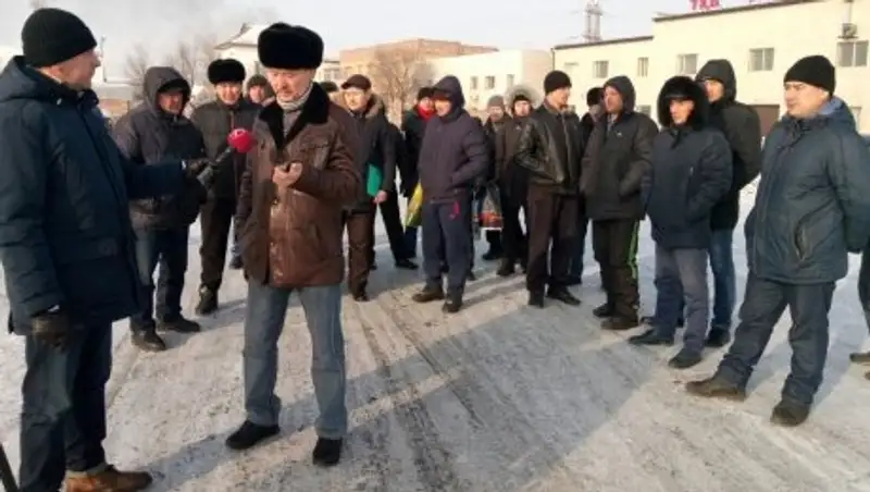 Ерейментау кірпіш зауытыны&#1187; 150-ге жуы&#1179; ж&#1201;мысшысы е&#1187;бека&#1179;ыларын ала алмай ж&#1199;р 