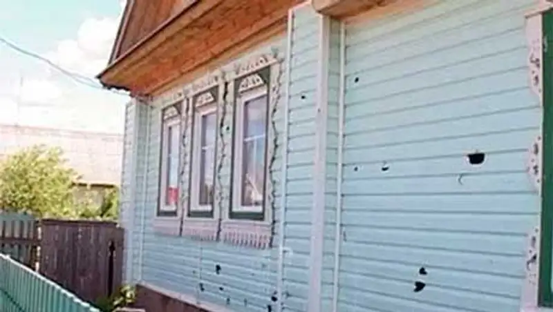 В ВКО семилетний мальчик упал с крыши частного дома