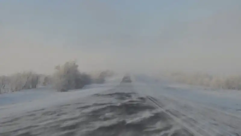 В ряде областей Казахстана ограниченно движение транспорта на автотрассах