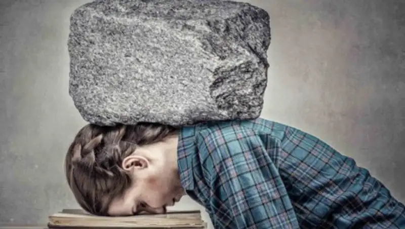 Врач-психотерапевт назвал признаки "карантинной депрессии"