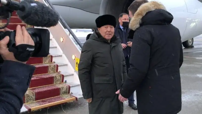 Назарбаев прибыл в Санкт-Петербург по приглашению Путина