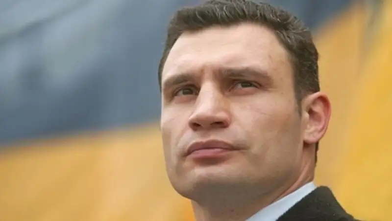 Митингующие перекрыли движение на Крещатике, требуя отставки мэра Киева