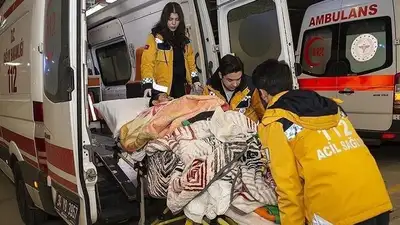 В Стамбуле выписывают из больниц пострадавших от землетрясений