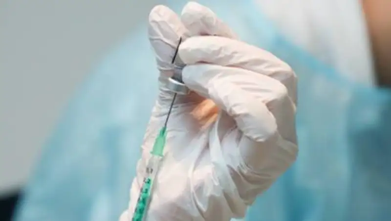 Будут ли ревакцинировать казахстанцев против коронавируса