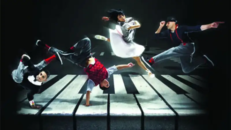 Flying Steps: Музыка Баха идеально подходит для исполнения постановок в стиле брейк-данс, фото - Новости Zakon.kz от 05.11.2013 16:46
