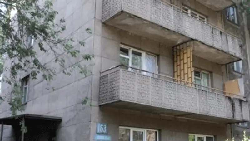 Многодетную мать выселяют из комнаты общежития, фото - Новости Zakon.kz от 10.11.2013 18:51