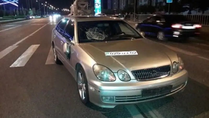 Два пешехода оказались под колесами Lexus в Алматы