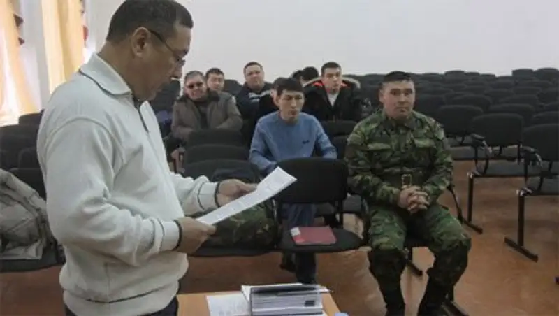 Обвиняемый в смерти солдата сержант приговорен в Уральске к условному лишению свободы