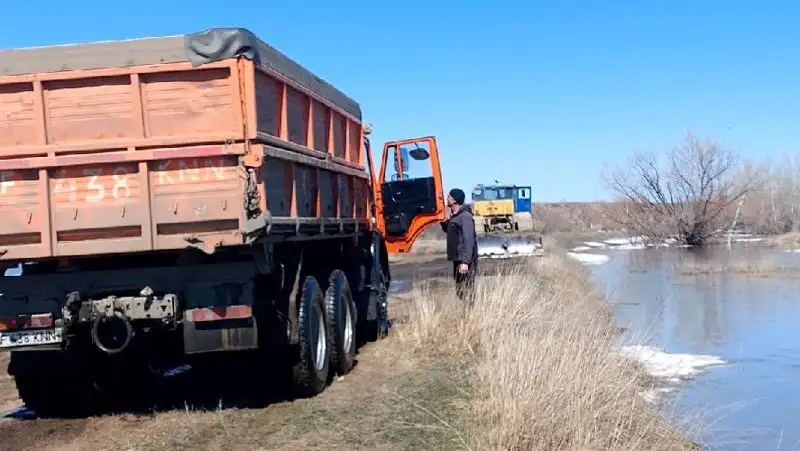 Ледяной затор образовался на реке Уба и привел к подтоплению домов в ВКО