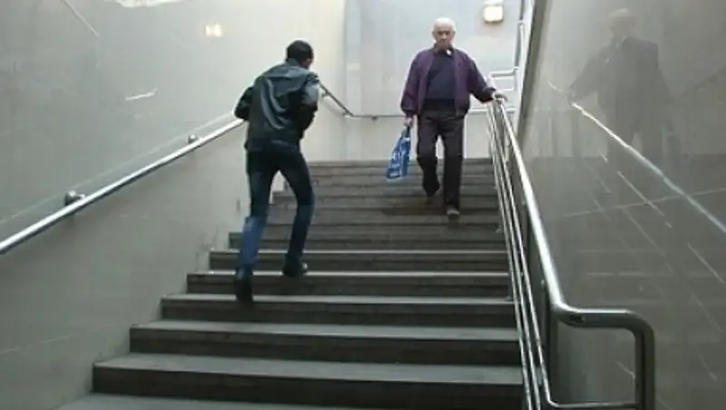 В пешеходных переходах Алматы орудуют вандалы