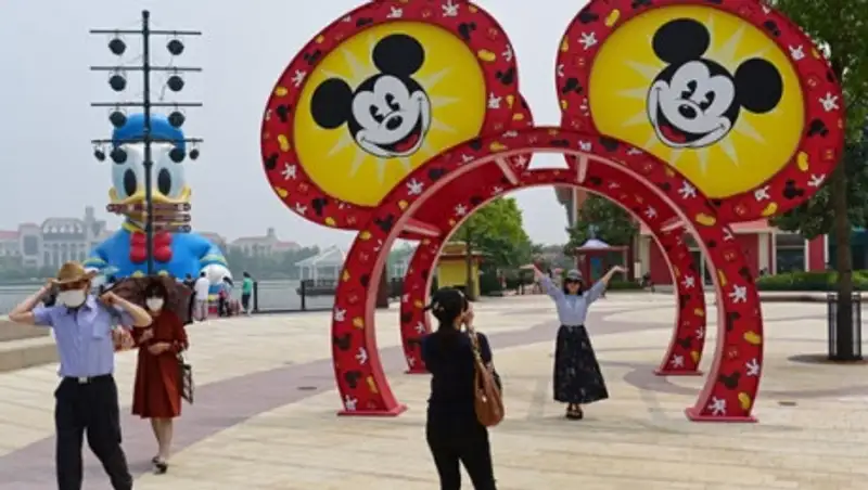 В США разрешили поэтапное открытие Disneyland