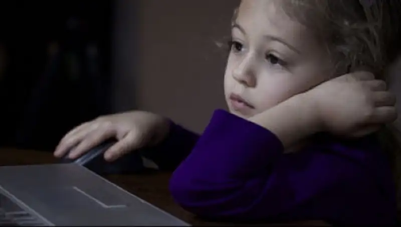 В Болгарии родители, работающие за границей, воспитывают своих детей по Skype 