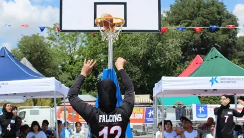 Международная федерация баскетбола разрешила женщинам играть в хиджабах