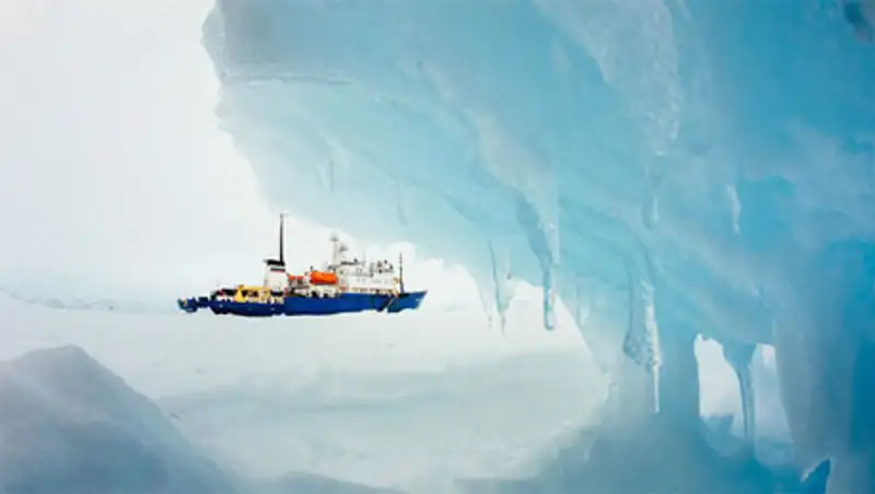 «Академик Шокальский» и спасательная операция в Антарктиде