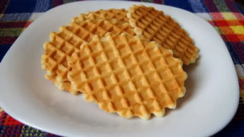 В Семее мужчина пытался передать осужденному героин в вафельном печенье