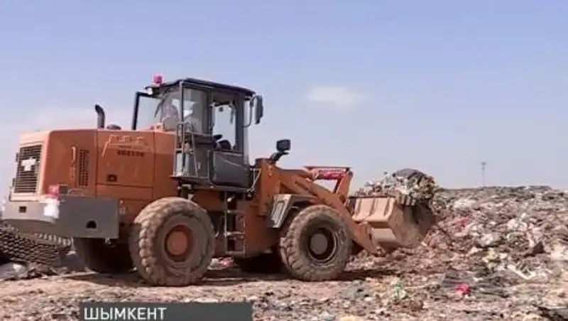 Алкоголь на 18 млн тенге пустили под бульдозер в Шымкенте