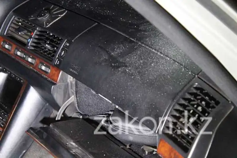 В Алматы водитель Мерседеса насмерть сбил девушку и пытался скрыться (фото), фото - Новости Zakon.kz от 16.09.2013 21:18