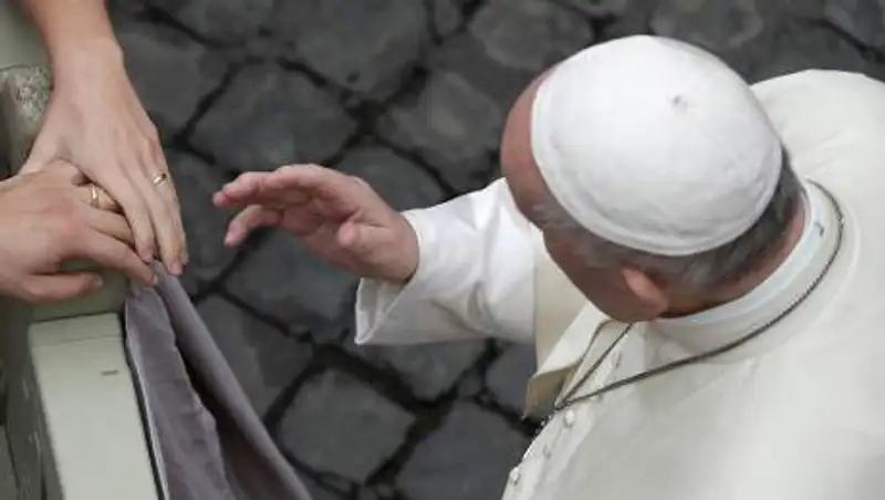 Ватикан отказался благословлять однополые пары