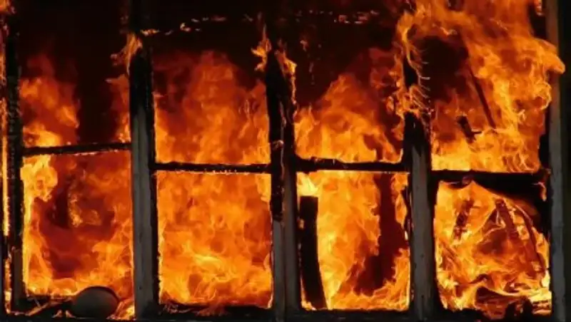 При пожаре в Караганде погибли мужчина и его 5-летний сын