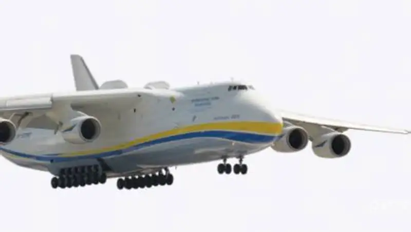 Украинский самолет снес забор на британской авиабазе