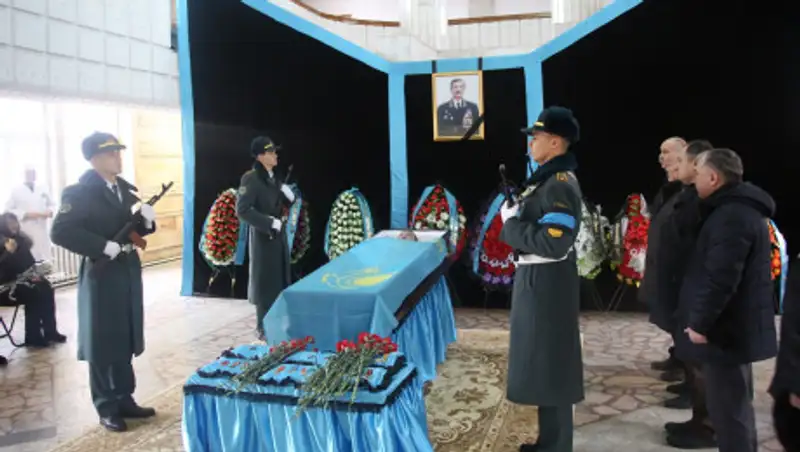 В Алматы простились с генерал-майором авиации Анатолием Васимовым