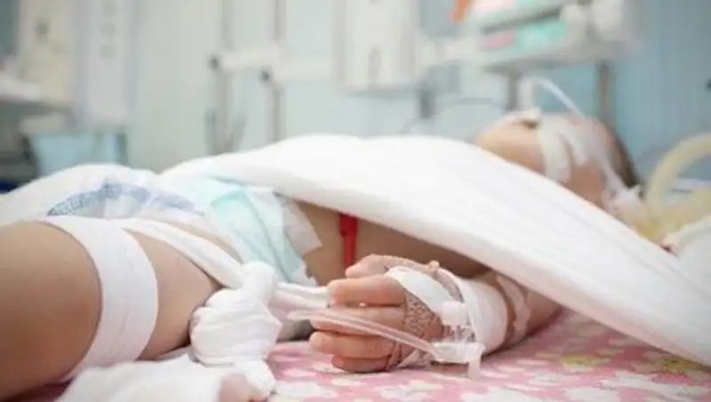 Выяснились подробности в истории девочки с иглами в теле из ЮКО