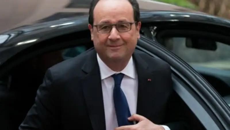 Олланд отказался от идеи лишать гражданства осужденных за терроризм