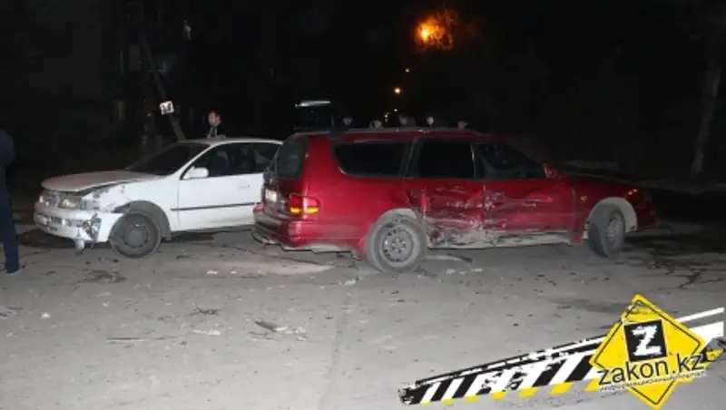 Неудачный левый поворот привел к ДТП с участием трех авто под Алматы