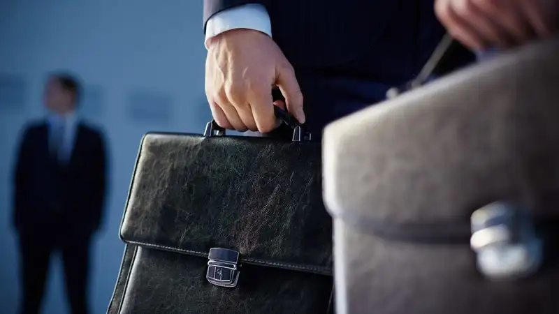 По каким правилам в Казахстане будут привлекать контрактных служащих