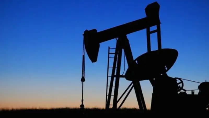 Стоимость нефти Brent выросла на 6% после обвала до 24 долларов