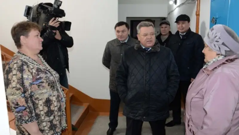 Сергей Кулагин лично испытал качество отремонтированных лифтов в Кокшетау