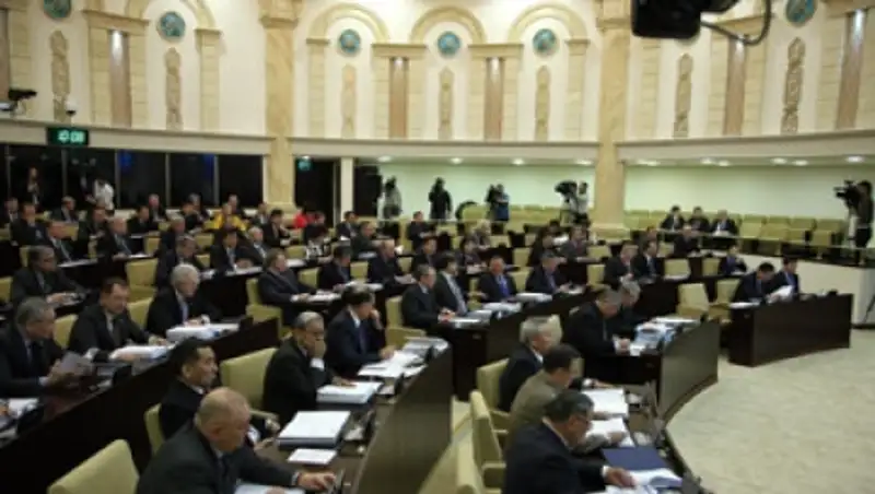 Сенаторы приняли Закон, предусматривающий введение грантов для НПО