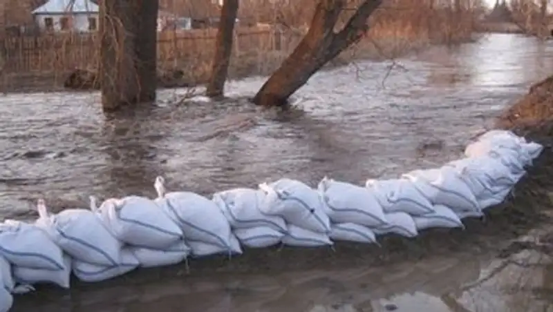 Сложная паводковая ситуация - в Акмолинской и Карагандинской областях - В.Божко