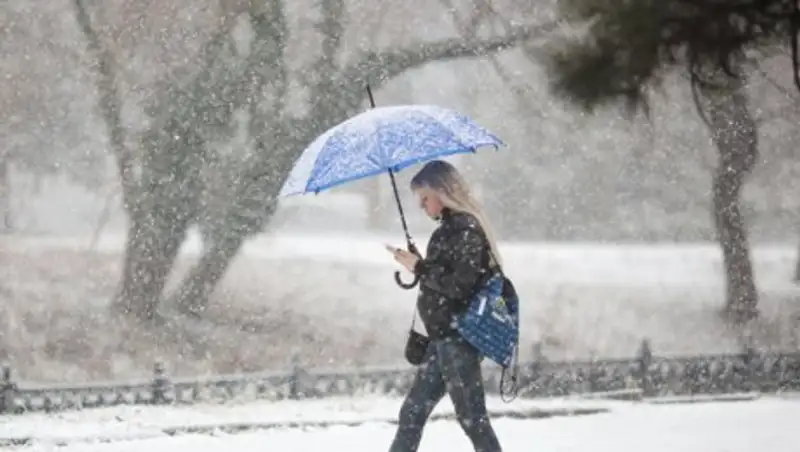 В нескольких регионах Казахстана объявили штормовое предупреждение