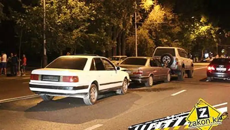 ДТП "паровозиком" произошло на одном из перекрестков Алматы