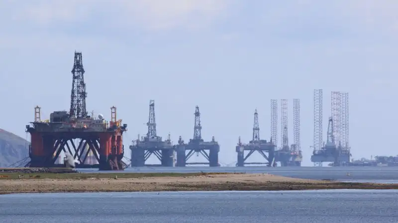 США разрешили компании Chevron импортировать нефть из Венесуэлы