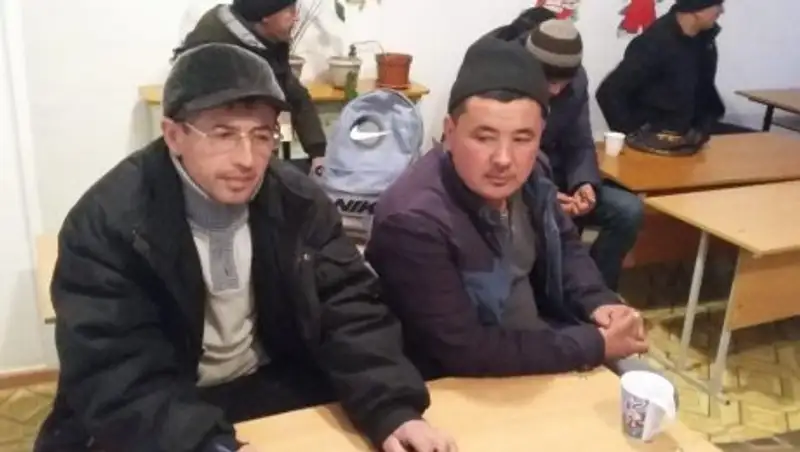 Автобус с 55 узбекистанцами сломался на трассе в Павлодарской области