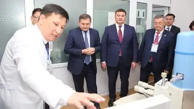 Нурлыбек Налибаев и Саясат Нурбек встретились с преподавателями и учеными университета, фото - Новости Zakon.kz от 03.12.2022 12:45