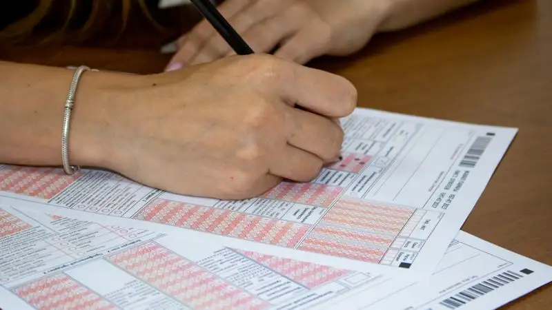 Учителей с 30-летним стажем освободили от тестирования