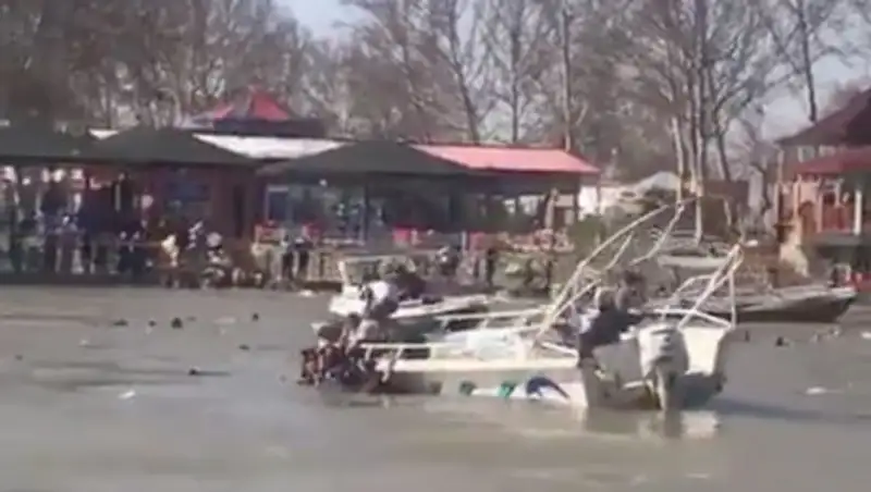 В Ираке перевернулся паром с туристами: 60 человек погибли