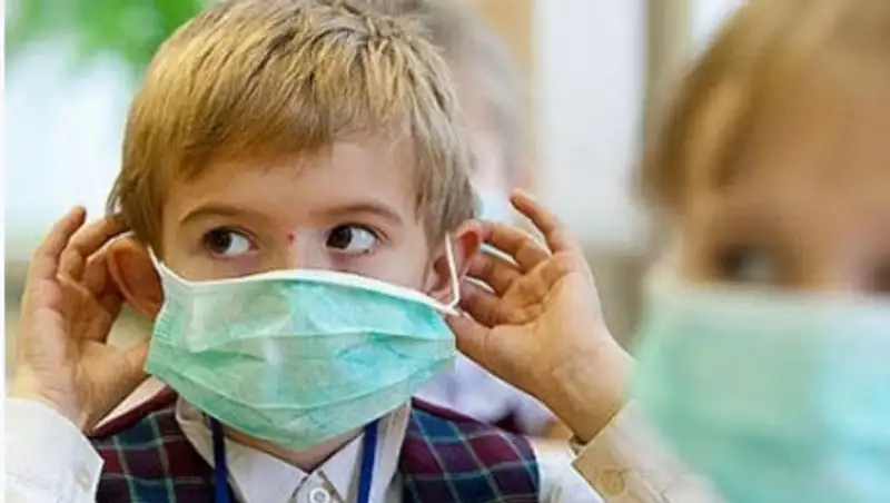 Нужно ли носить детям в дежурных классах перчатки и маски