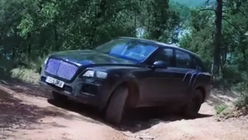 Первый кроссовер Bentley испытали на бездорожье