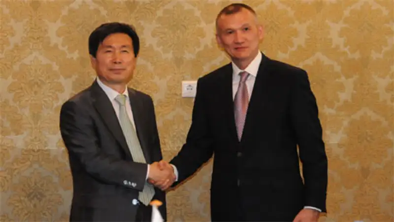 Министр юстиции РК Б. Имашев встретился с Министром госзаконодательства Кореи ЧЖЭ Чжонг-Бу